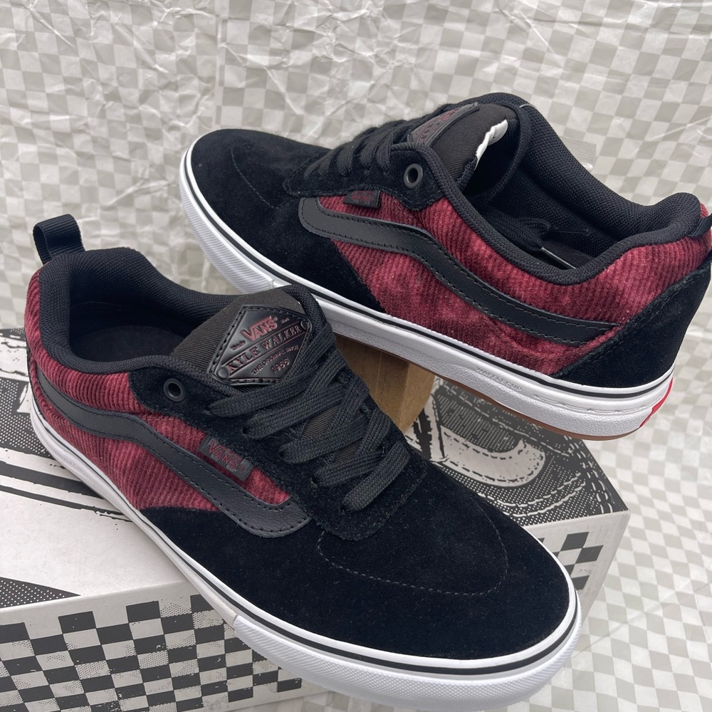 Vans WMNS Kyle Walker
Corduroy Tie-Dye/Black/White Sneakers 
VN0A5JIEX4C - Picture 10 of 16